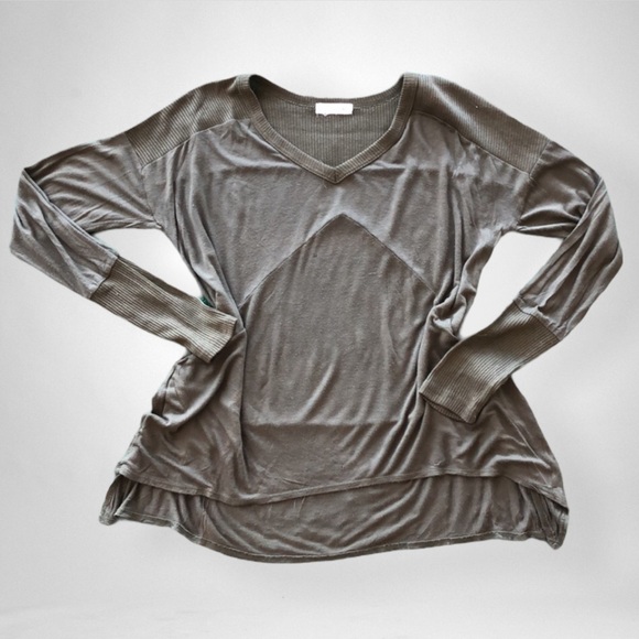 Long-sleeve Top - Picture 1 of 6